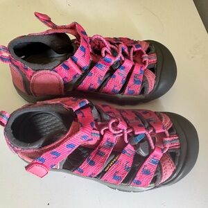 Toddler girl Keens size 11. Pink with tiny blue whales.
